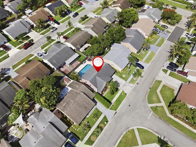 5635 Lake George Place, Lake Worth, FL 33463