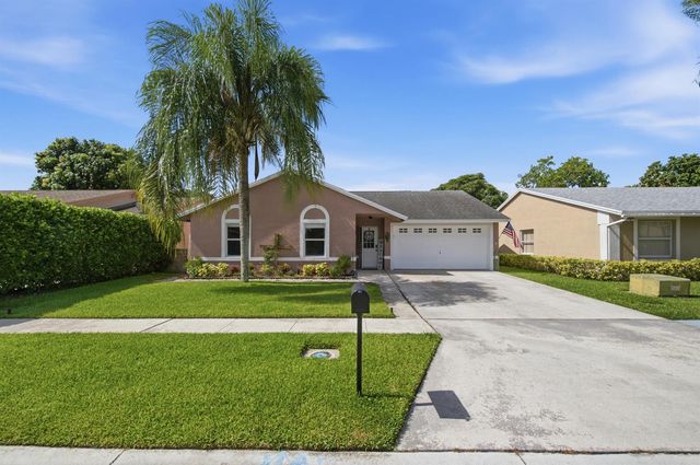 5635 Lake George Place, Lake Worth, FL 33463