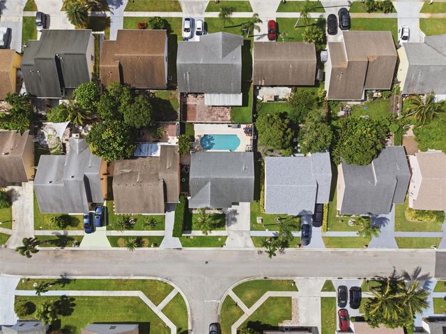 5635 Lake George Place, Lake Worth, FL 33463