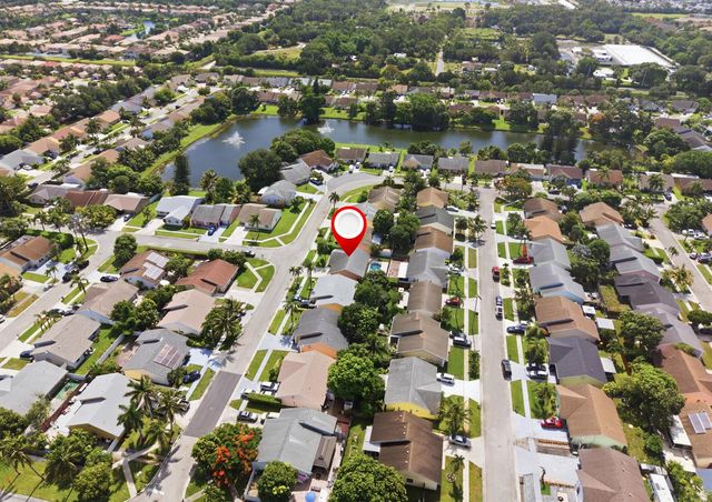 5635 Lake George Place, Lake Worth, FL 33463