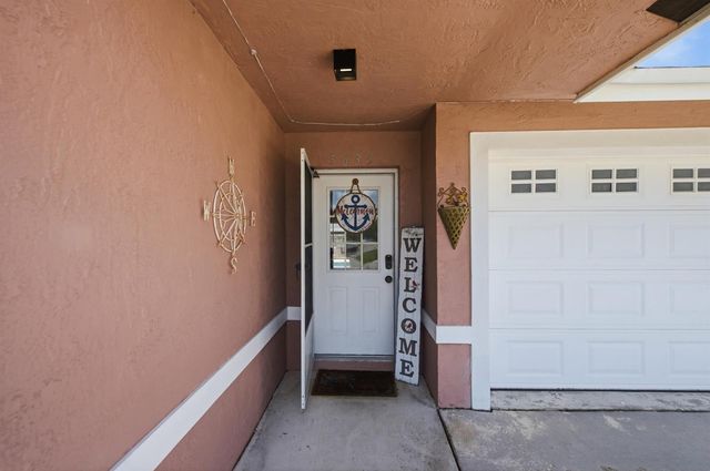 5635 Lake George Place, Lake Worth, FL 33463