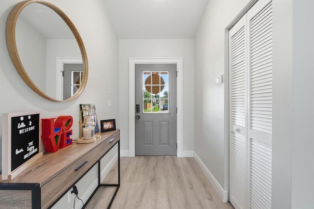 5635 Lake George Place, Lake Worth, FL 33463