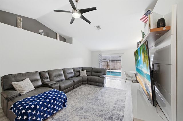 5635 Lake George Place, Lake Worth, FL 33463