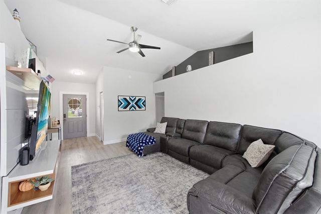 5635 Lake George Place, Lake Worth, FL 33463