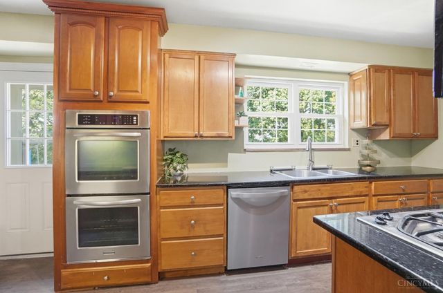 1525 Westview Court, Reading, OH 45215