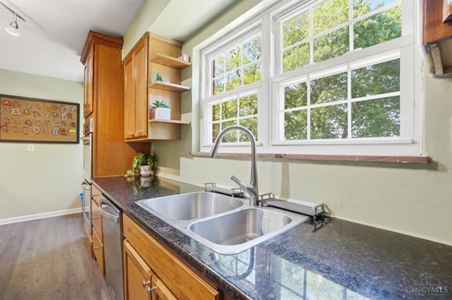 1525 Westview Court, Reading, OH 45215