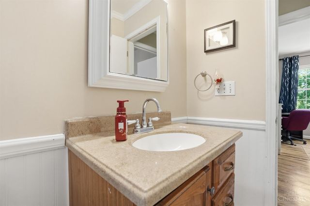 1525 Westview Court, Reading, OH 45215