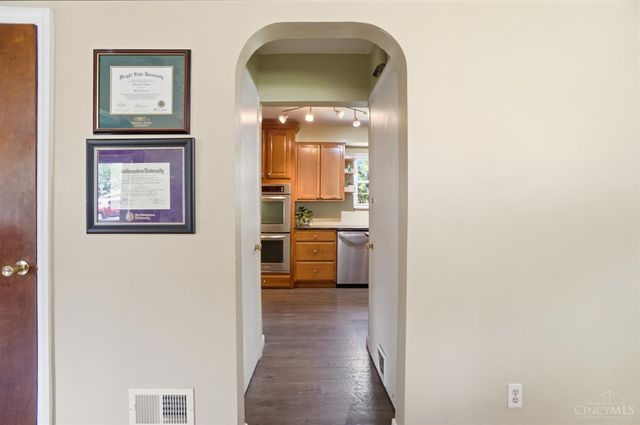 1525 Westview Court, Reading, OH 45215