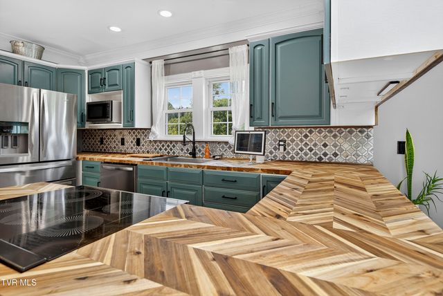 34542 Lee Highway, Glade Spring, VA 24340