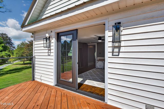 34542 Lee Highway, Glade Spring, VA 24340