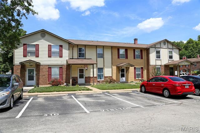 27 Park Charles Boulevard B, St Peters, MO 63376