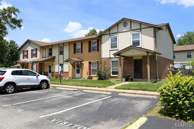 27 Park Charles Boulevard B, St Peters, MO 63376