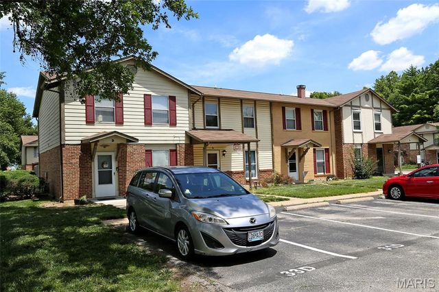 27 Park Charles Boulevard B, St Peters, MO 63376