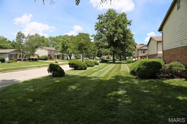 27 Park Charles Boulevard B, St Peters, MO 63376