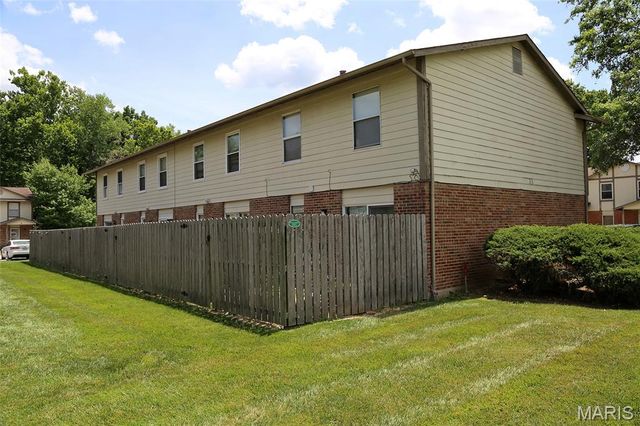 27 Park Charles Boulevard B, St Peters, MO 63376