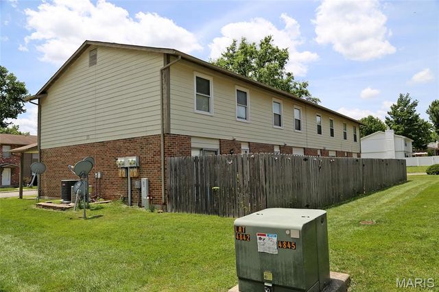 27 Park Charles Boulevard B, St Peters, MO 63376