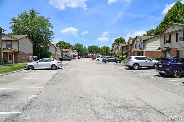 27 Park Charles Boulevard B, St Peters, MO 63376