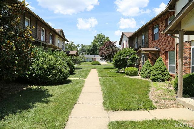 27 Park Charles Boulevard B, St Peters, MO 63376