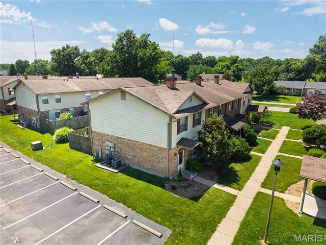 27 Park Charles Boulevard B, St Peters, MO 63376