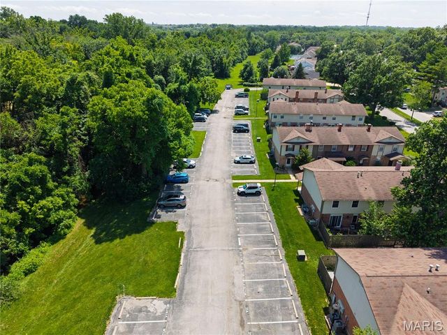 27 Park Charles Boulevard B, St Peters, MO 63376