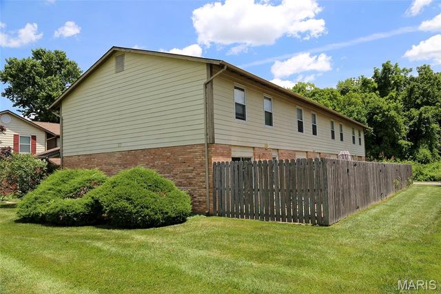27 Park Charles Boulevard B, St Peters, MO 63376