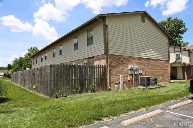 27 Park Charles Boulevard B, St Peters, MO 63376