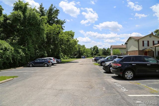 27 Park Charles Boulevard B, St Peters, MO 63376
