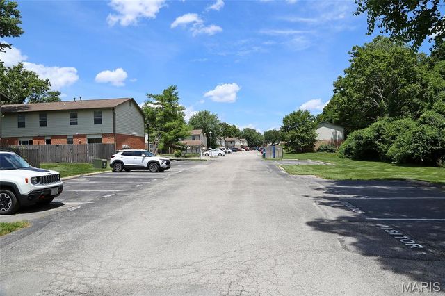 27 Park Charles Boulevard B, St Peters, MO 63376