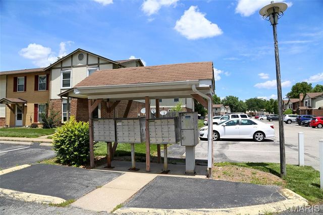 27 Park Charles Boulevard B, St Peters, MO 63376