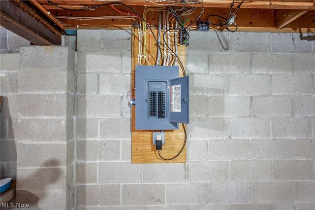 4593 Michigan Boulevard, Youngstown, OH 44505