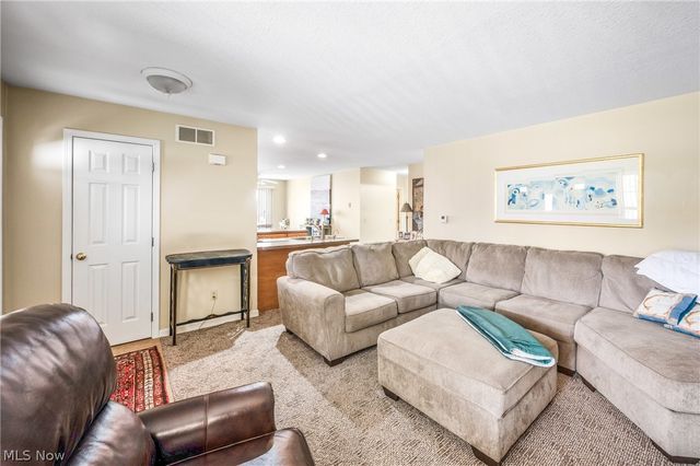 4593 Michigan Boulevard, Youngstown, OH 44505