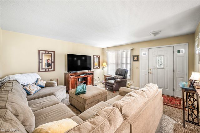 4593 Michigan Boulevard, Youngstown, OH 44505