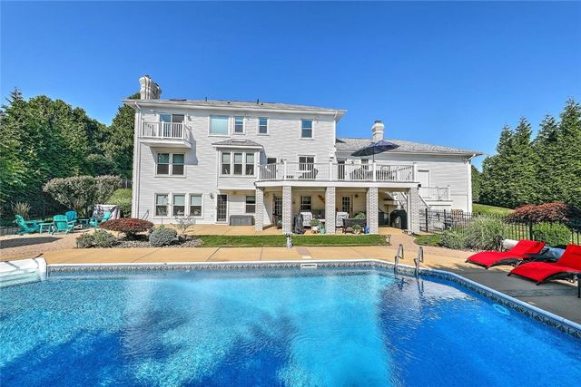 102 Cranberry Terrace, Cranston, RI 02921