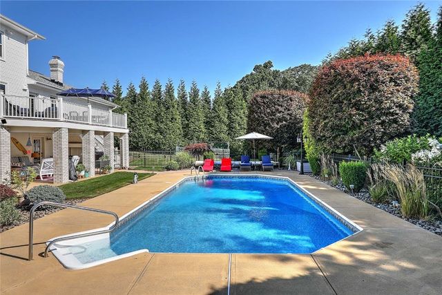 102 Cranberry Terrace, Cranston, RI 02921