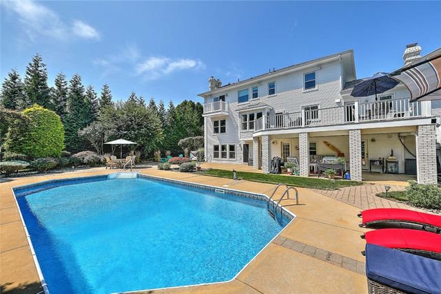 102 Cranberry Terrace, Cranston, RI 02921
