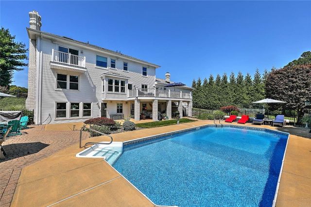 102 Cranberry Terrace, Cranston, RI 02921
