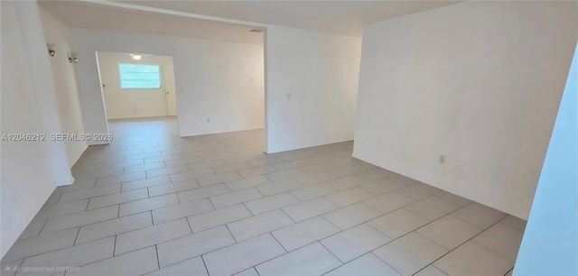 1331 NE 211th St, Miami, FL 33179