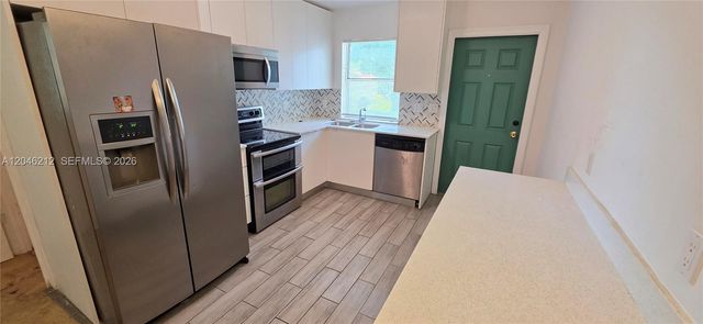 1331 NE 211th St, Miami, FL 33179