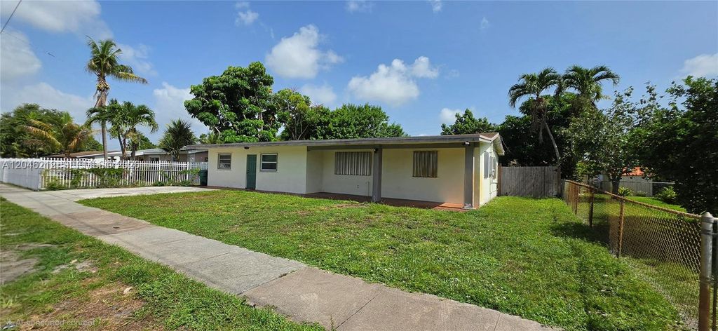 1331 NE 211th St, Miami, FL 33179