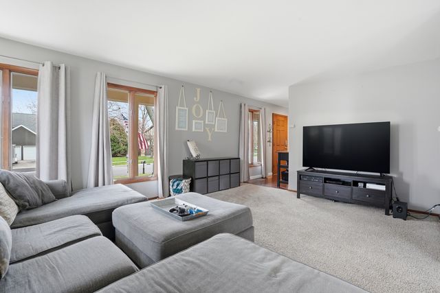 476 Gerry Street, Woodstock, IL 60098