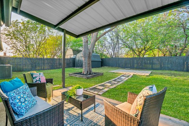 6529 Blue Grass Drive, Watauga, TX 76148