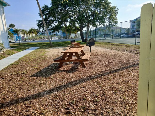 455 ALT 19 S 121, Palm Harbor, FL 34683