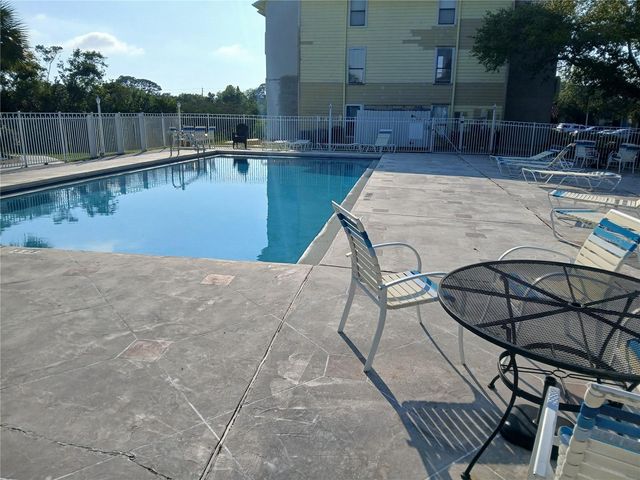 455 ALT 19 S 121, Palm Harbor, FL 34683