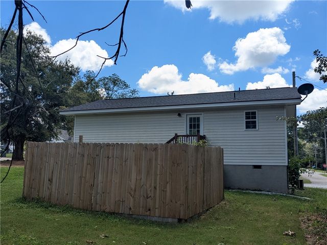 901 E South 1st Street, Seneca, SC 29678