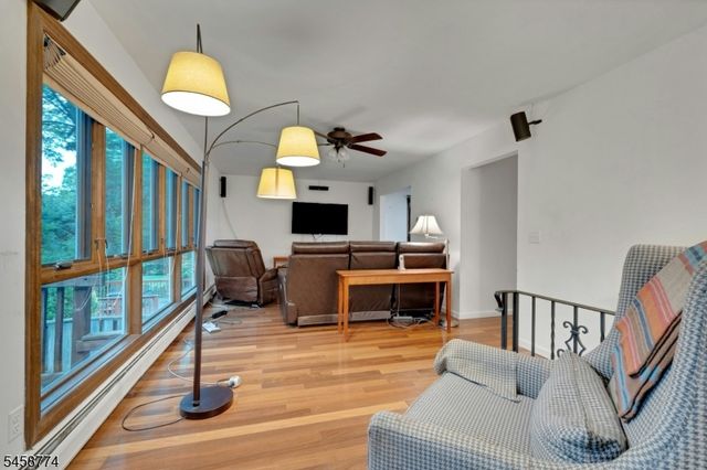 15 Hillside Rd, Ringwood Boro, NJ 07456