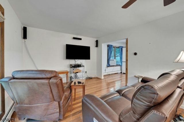 15 Hillside Rd, Ringwood Boro, NJ 07456