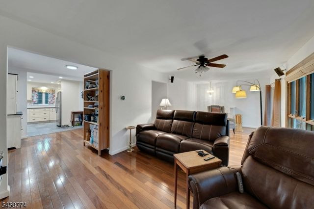 15 Hillside Rd, Ringwood Boro, NJ 07456