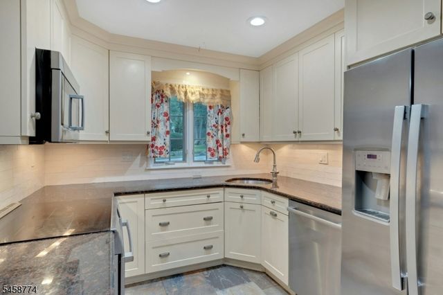 15 Hillside Rd, Ringwood Boro, NJ 07456