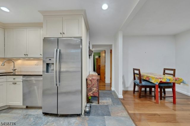 15 Hillside Rd, Ringwood Boro, NJ 07456