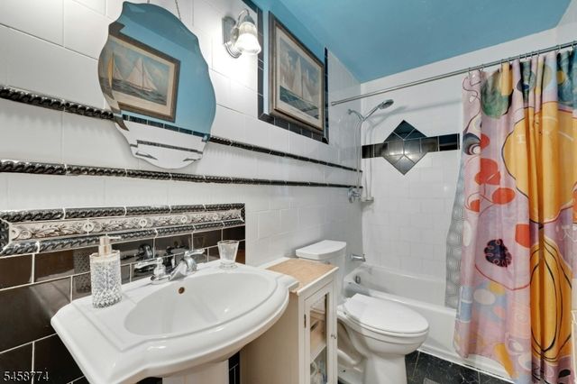 15 Hillside Rd, Ringwood Boro, NJ 07456